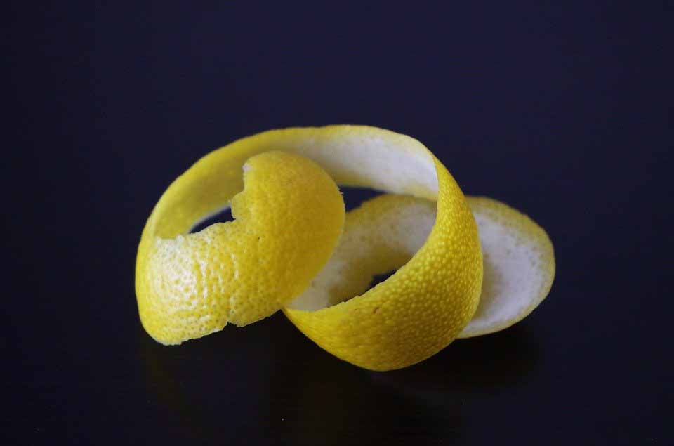 Ученые рассказали, почему нужно есть лимонную цедру