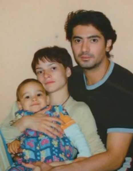 В 2004 году у Дины и Фархада родился сын