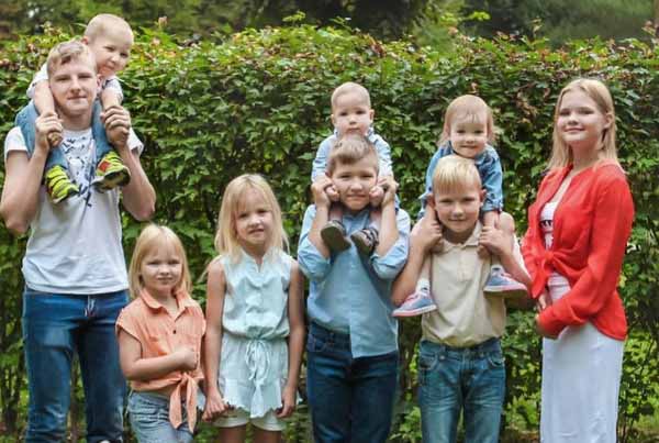 На фото девять детей Оксаны. Скучаю по самой младшей Кэти - ей всего шесть месяцев