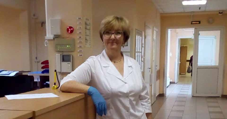 Дочь медсестры, которая умерла от коронавируса: «На похороны денег нет, но компенсации не дают»