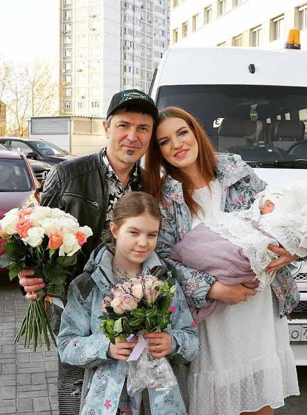 Алексей Потехин и его жена теперь родители двух дочерей