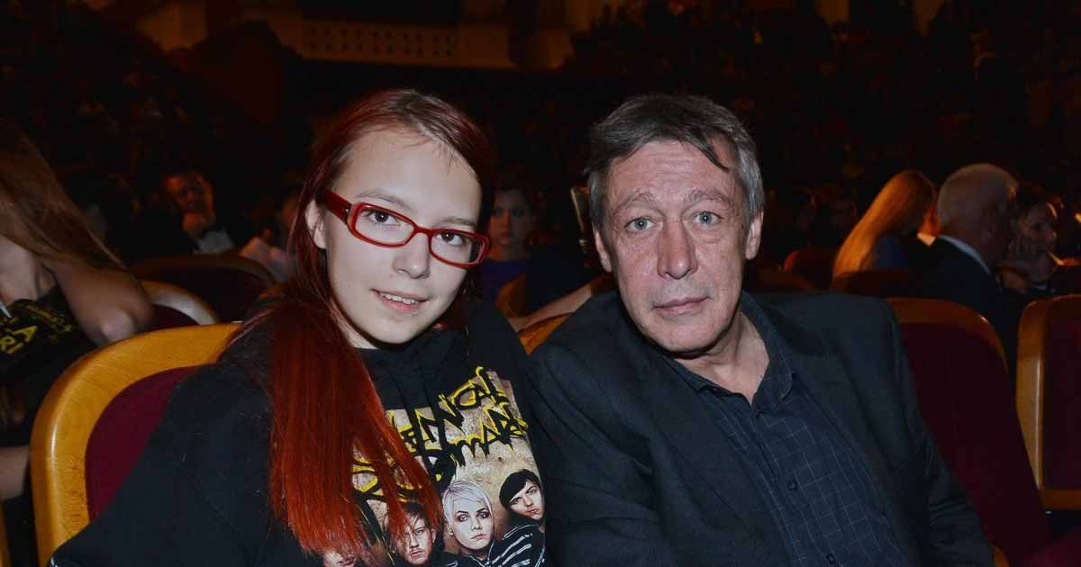 Дочь Михаила Ефремова призналась, что хотела покончить с собой