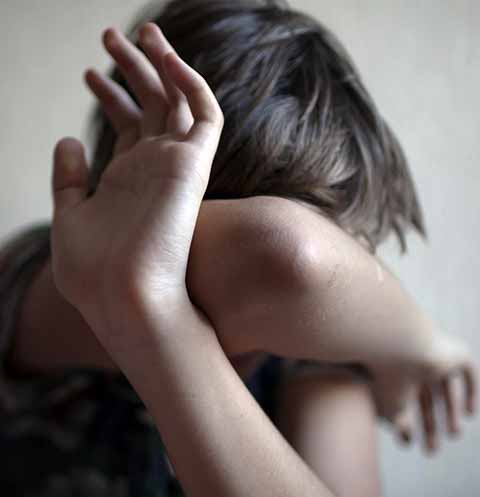 В Мончегорске отчим жестоко издевался над беззащитным ребенком