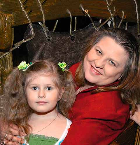 Катя Огонек с дочерью