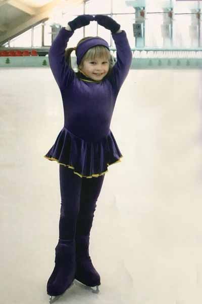 С четырехлетнего возраста Липницкая начала заниматься фигурным катанием