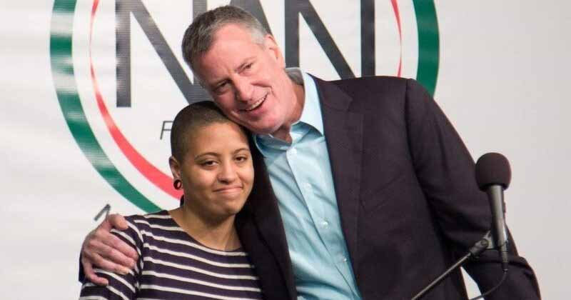 В сеть попали интимные фото дочери мэра Нью-Йорка