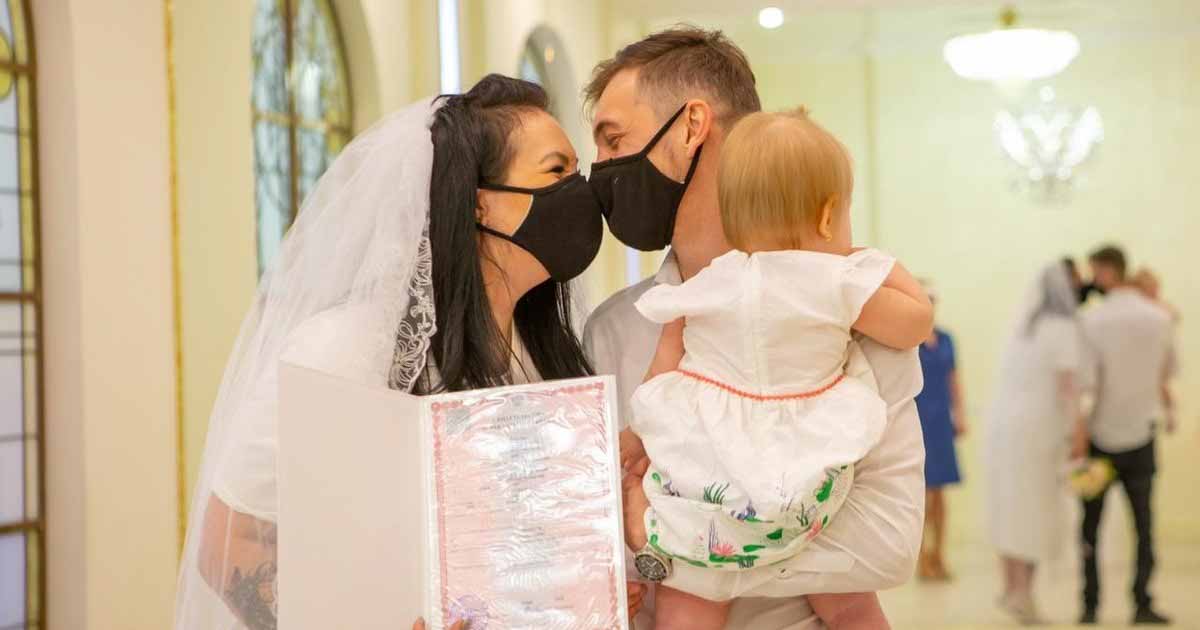 «Скоро у нас будет еще один ребенок»: Александра Стриженова вышла замуж