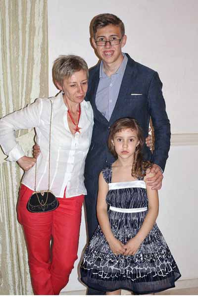 Татьяна Иванова со взрослыми детьми