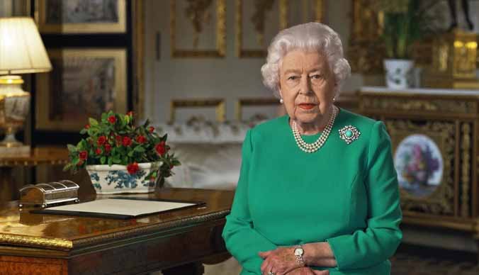 Боже, храни королеву! Как Елизавета II спасла семью от стыда и скандалов