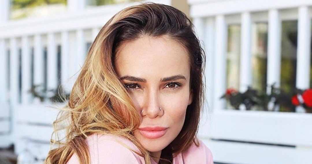 Айза Анохина: «Во время чеченской войны мы с мамой были прислонены к стене»