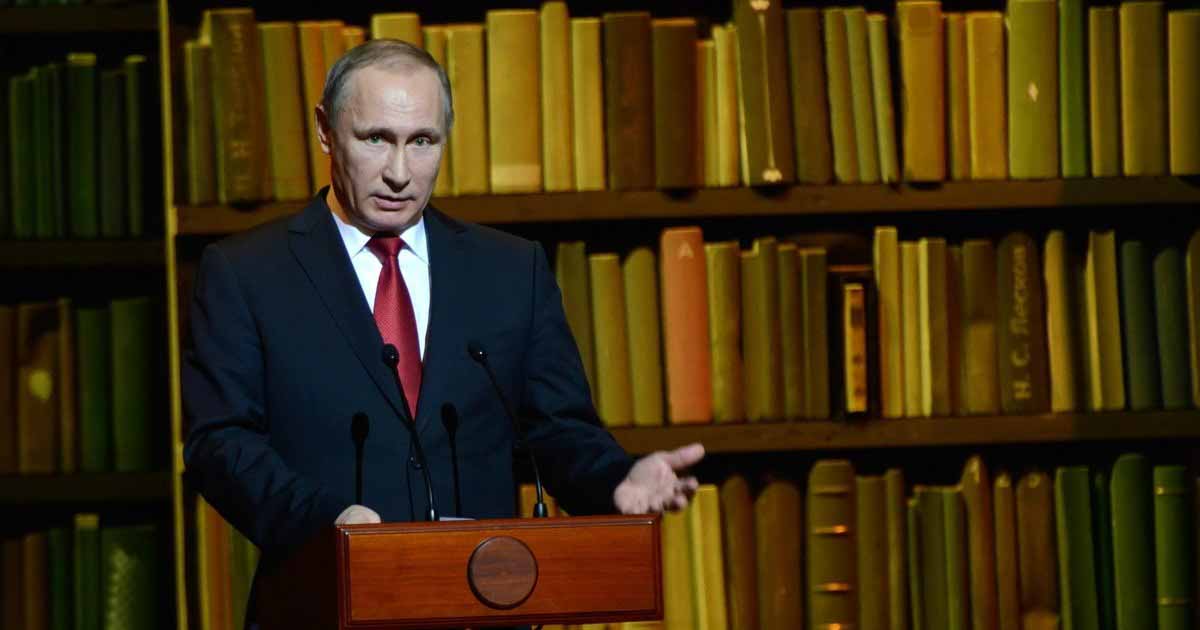 Владимир Путин призвал чиновников пока не искать ему замены
