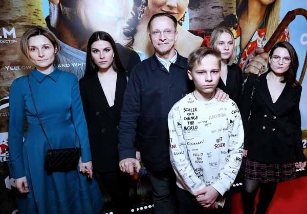 Семья Ивана решительно поддерживает Ефремова после трагедии