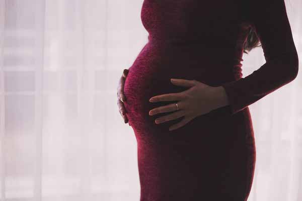 Расходы суррогатной матери во время беременности покрываются клиентами