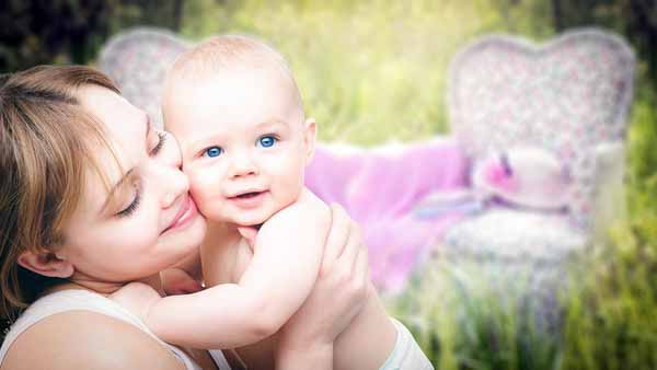После родов ребенок регистрируется у биологических родителей с согласия суррогатной матери