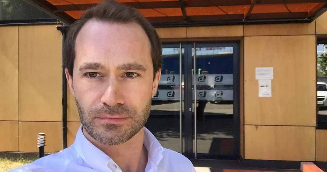 Мать актера Максима Парфенова, который выпал из окна: «Он пил»