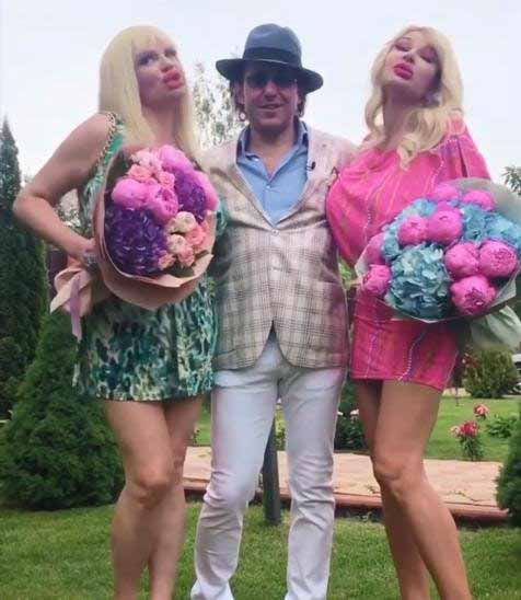 Малахов снял видео с гламурными блондинками, чтобы «заколоть» свекровь