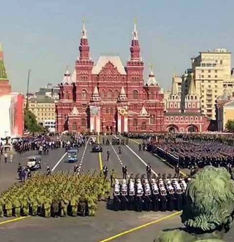 Парад проходит на Красной площади