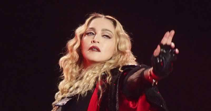 Полуголая Мадонна и Костыль — фото