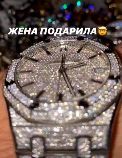 Часы с бриллиантами и белым золотом - подарок Ивлеевой Эльджей к 26-летию, фото @sayonaraboy в Instagram