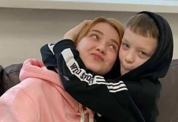 Даша и ее подруга Ваня ждут ребенка Даша и ее подруга Ваня ждут ребенка