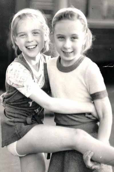 Лика Павлова с сестрой Кристиной