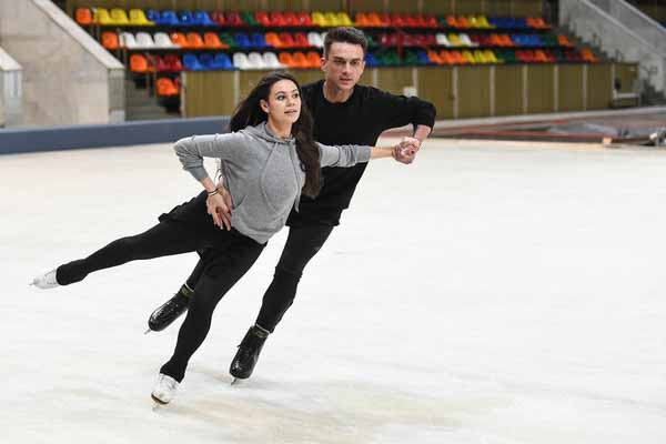 Елене Ильиных удается тренировать не только активных спортсменов, но и своего партнера по шоу.