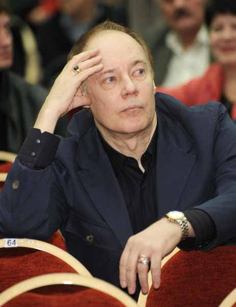 Владимир Конкин тяжело переживает смерть дочери Владимир Конкин тяжело переживает смерть дочери