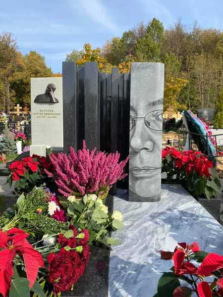 Памятник на могиле Игоря Малашенко