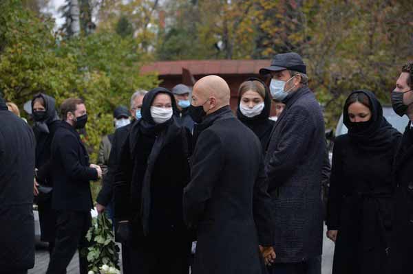 Скобцеву похоронят на Новодевичьем кладбище рядом с мужем, скончавшимся 26 лет назад.