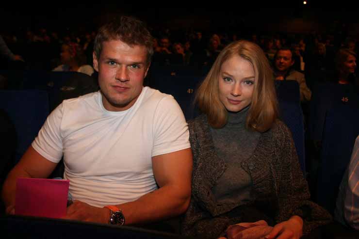 Яглычу удалось встретиться с Ходченковой и завязать роман с Аней