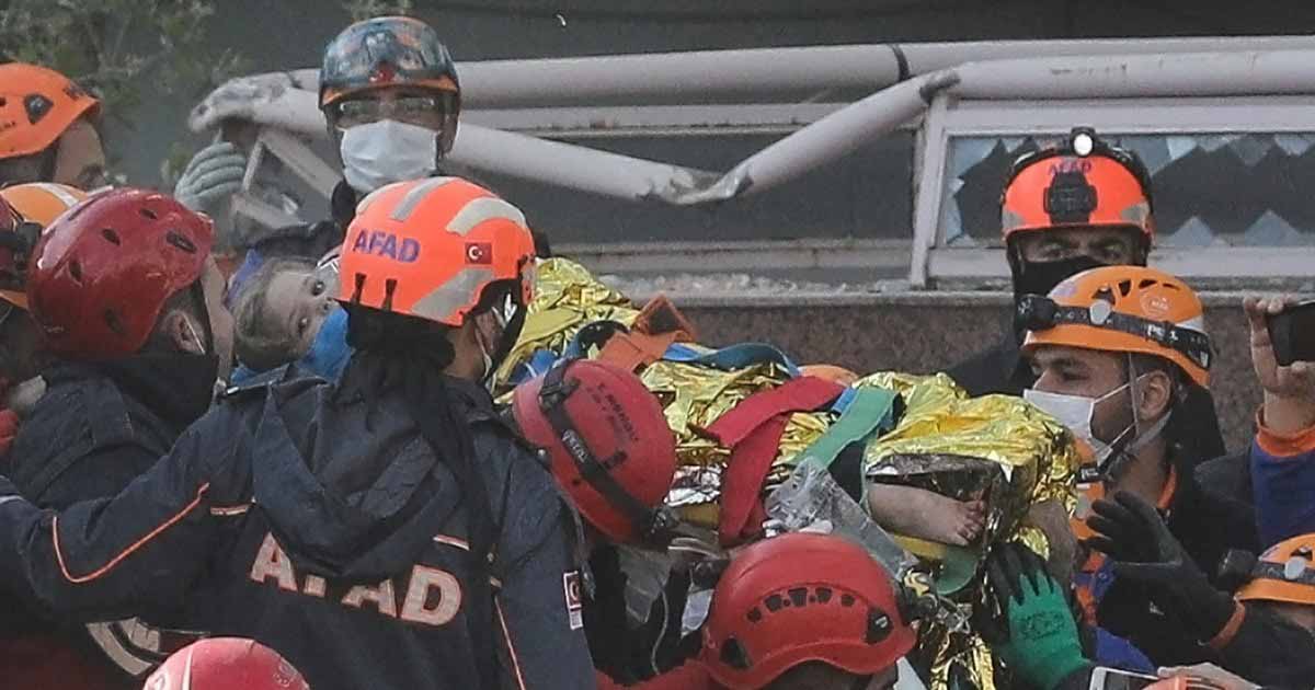 Видео чудесного спасения девушки из-под завалов через 4 дня после землетрясения в Турции