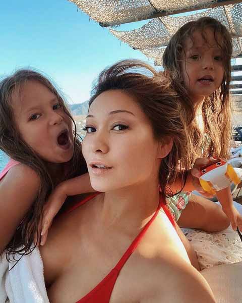 Марина Ким одна воспитывает детей