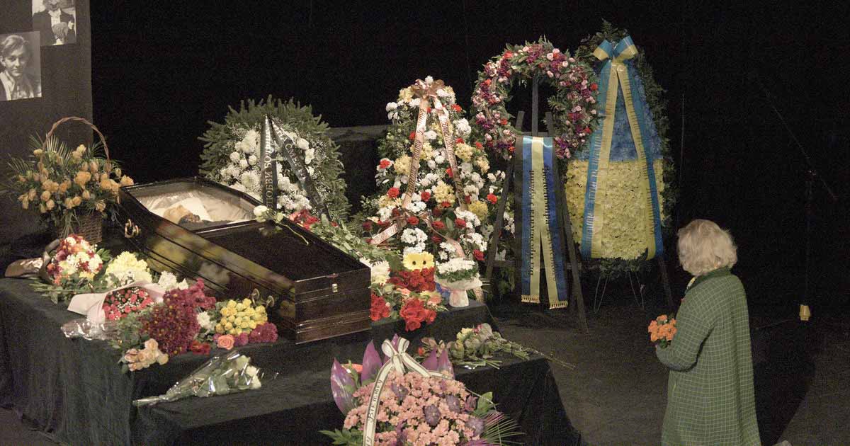 Роман Виктюк похоронен в семейном склепе на Украине