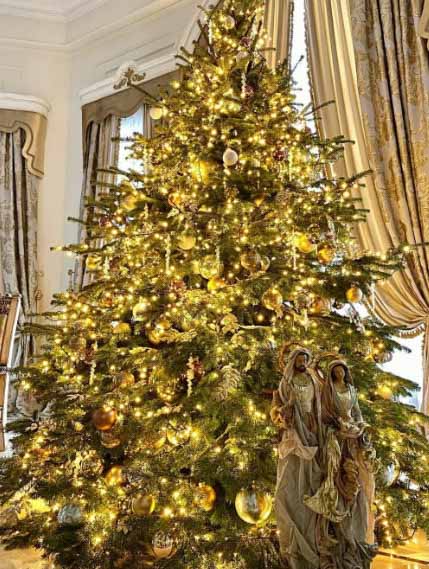 Новогодняя елка в доме Стаса Михайлова