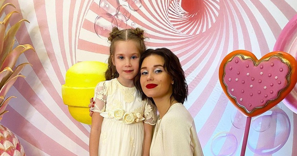 Гарик Харламов и Кристина Асмус вместе отметили 7-летие дочери — видео