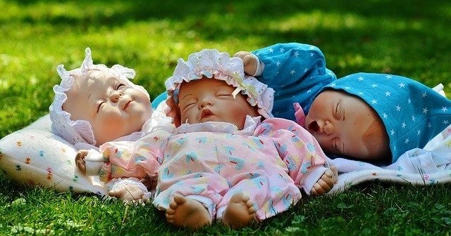 Жена врала 9 месяцев: новый поворот в истории младенцев, которых обменяли на кукол