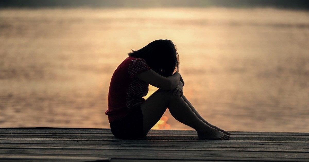 В России волна подростковых самоубийств.  Как предотвратить трагедию — отвечает психолог