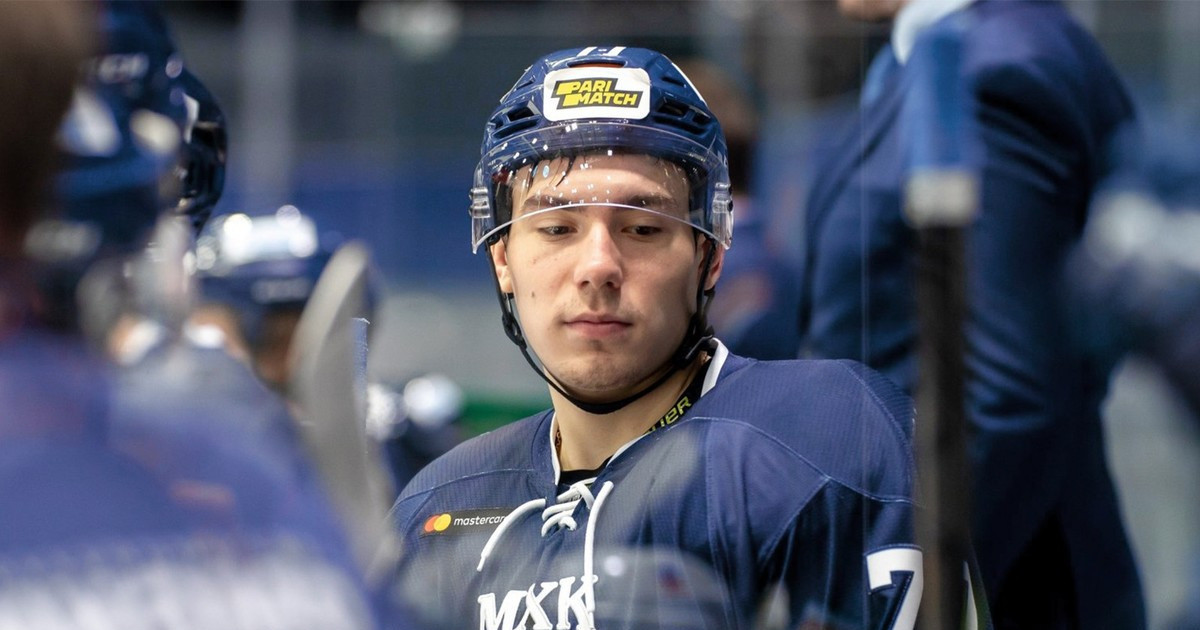 19-летний хоккеист МХК «Динамо» Тимур Файзутдинов скончался от удара шайбой.