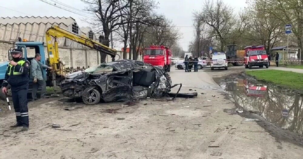 В Новочеркасске похоронены двое подростков, погибших в страшной аварии — видео