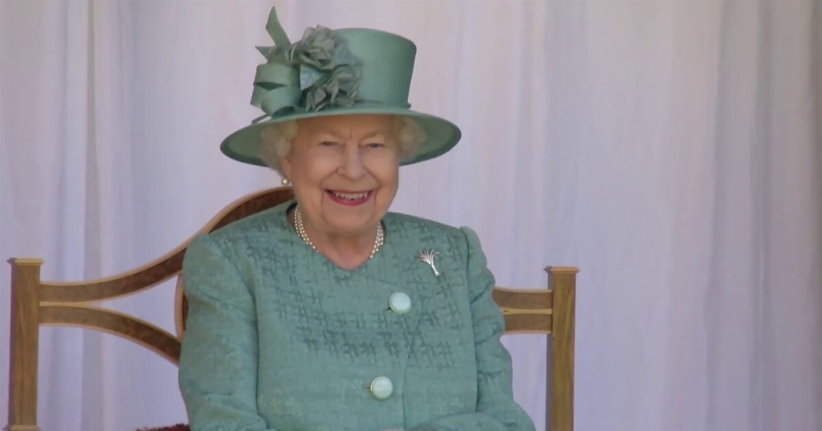 Королева Елизавета II поздравила правнука Меган Маркл с днем ​​рождения