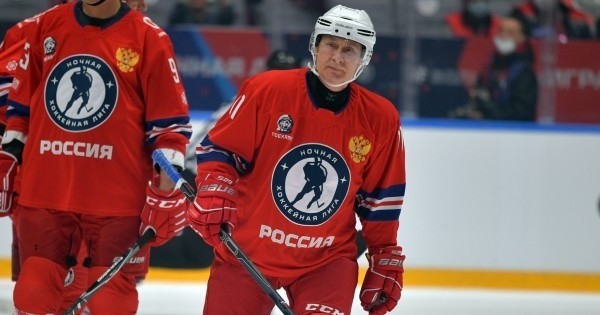 Ярость Владимира Путина на льду.  Команда Президента выиграла матч Ночной хоккейной лиги