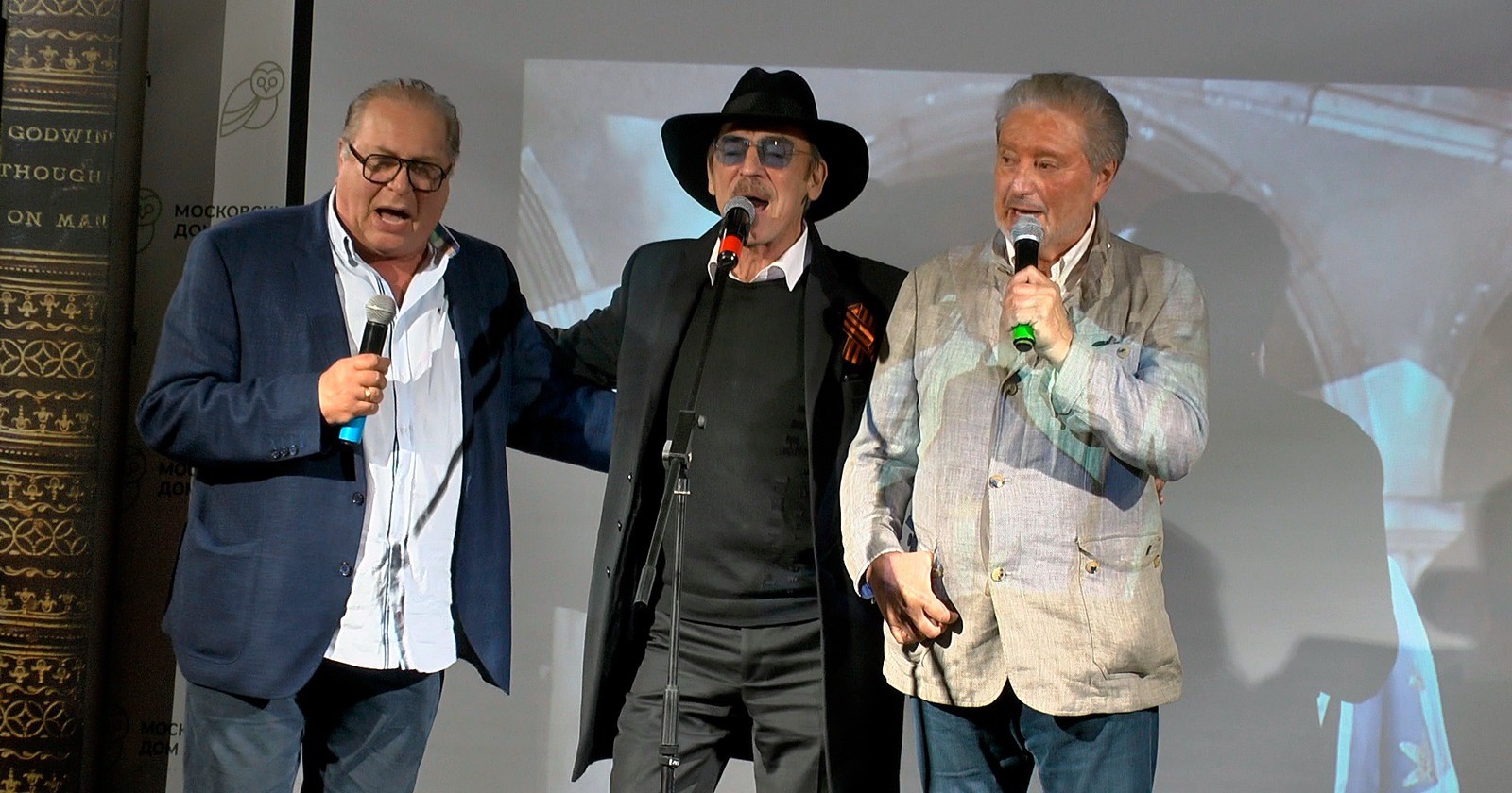 Пропал Арамис: Боярский, Смехов и Смирницкий исполнили песню мушкетеров 42 года спустя