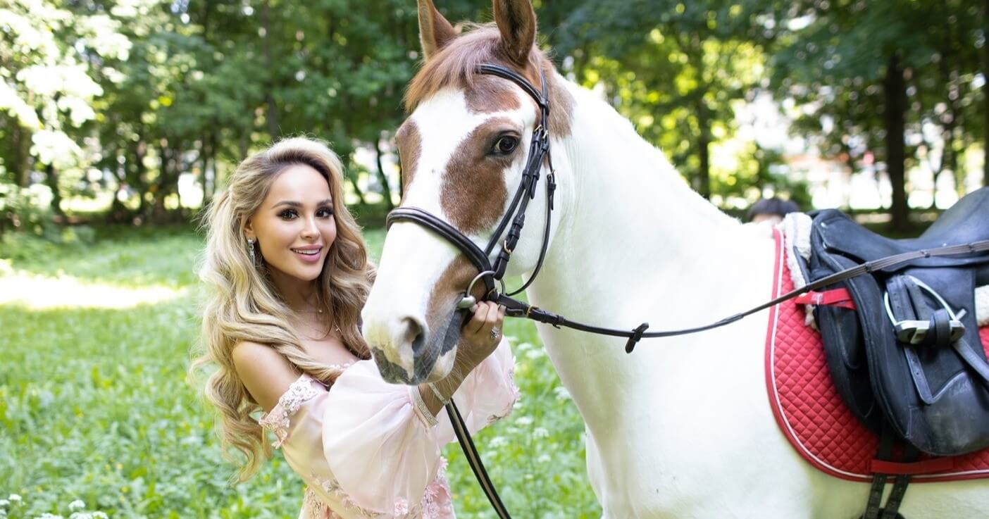 Конюх подарил Анне Калашниковой лошадь, которая снялась в сериале «Великолепный век».