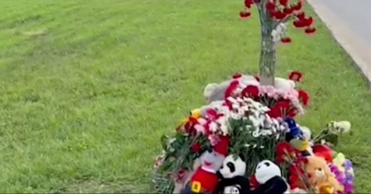 Москвичи устроили стихийный мемориал на месте аварии, где 18-летняя автодама сбила детей