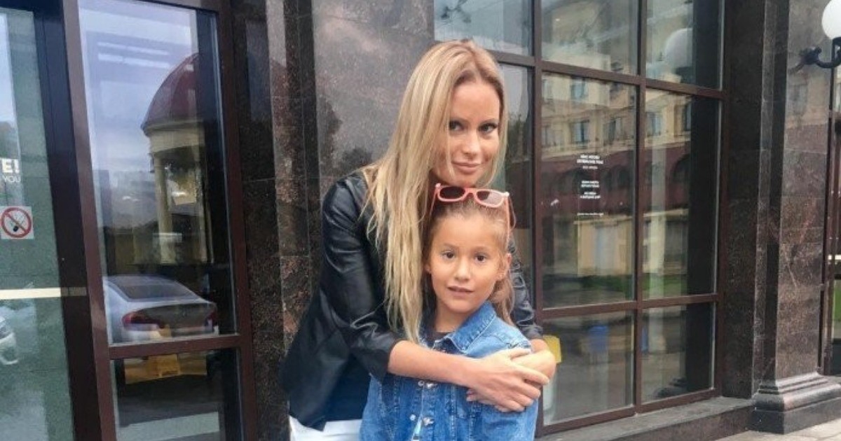 «Молодец мама, малыш внизу!»: Дочь Даны Борисовой показала переписку с отцом