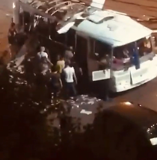 В результате взрыва автобуса погибли два человека