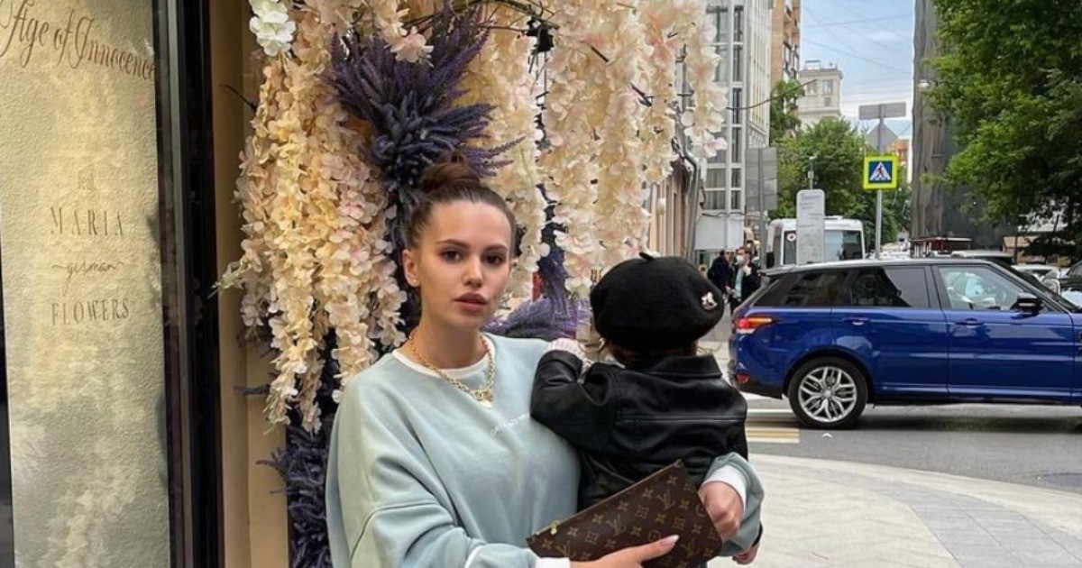 Саша Артемова отмечает день рождения дочери с Евгением Кузиным