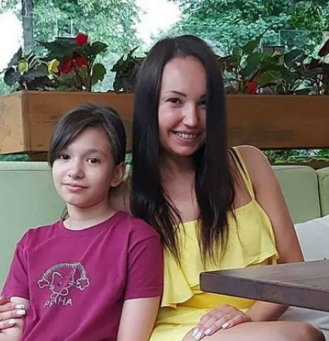 Девушка потеряла мать в прошлом году Девушка потеряла мать в прошлом году