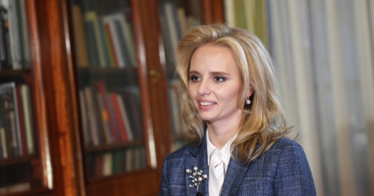Старшая дочь Путина, занимающая высокий пост в Минздраве, прочитала отчет на форуме — фото