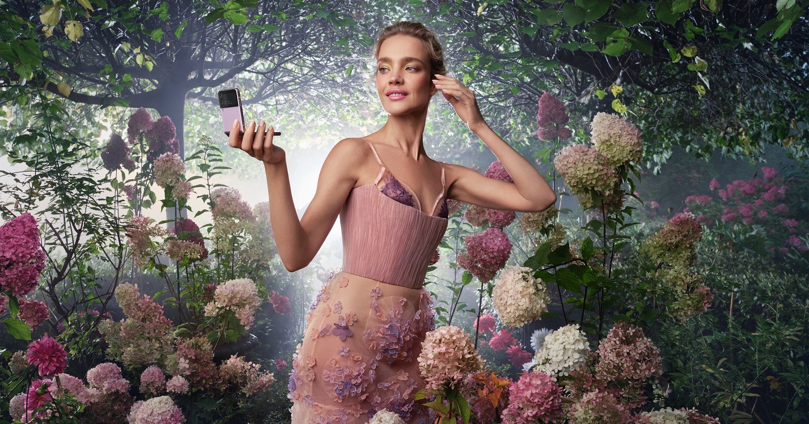 Новая рекламная кампания Samsung с Натальей Водяновой сочетает в себе технологии и красоту